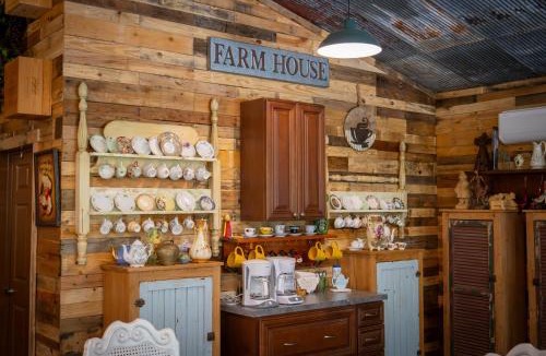 Mount Sterling Bed & Breakfast | Hermann Grain Bins Chicken Run grain bin sleeps 8