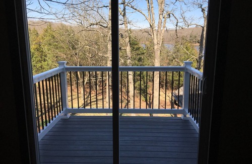 Mount Sterling House | Hermann Lake House offering you a serene, peaceful and exclusive get away.