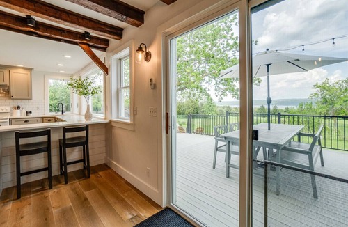 Valois House | Hermann Wiemer Guest House w/Lakeview & Fire pit