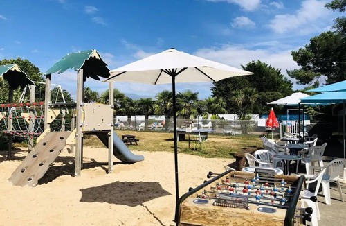 Guemene-Penfao RV Rental | Hermitage Campsite* - American tent 3 rooms 5 people