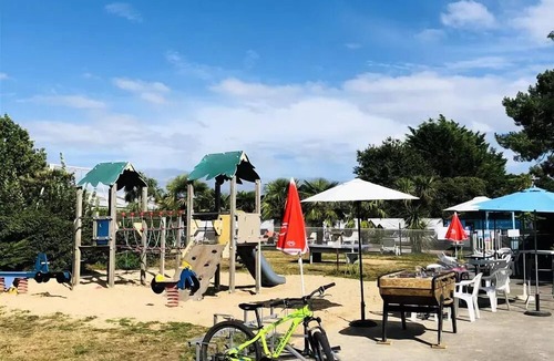 Guemene-Penfao RV Rental | Hermitage Campsite* - American tent 3 rooms 5 people