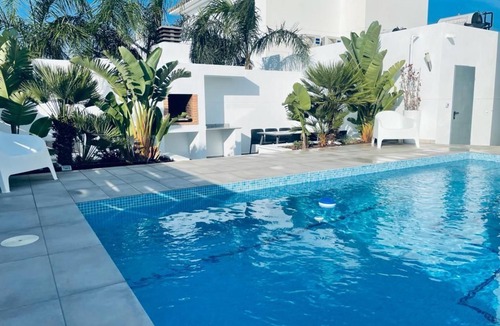 Les Tres Cales Ski Chalet | Hermosa casa moderna, piscina privada, 800 metros de la playa