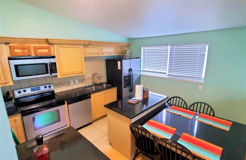 Galveston House | "Hermosa” - Sea Isle with Beachfront Gulf View, kayaks, Pool and Dog friendly