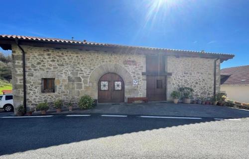 Larraun House | Hermoso Caserío Navarra. (Madoz)