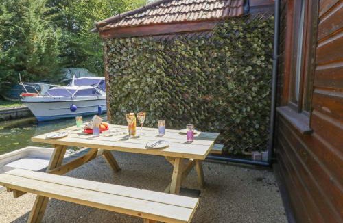 Irstead House | Heron Cottage