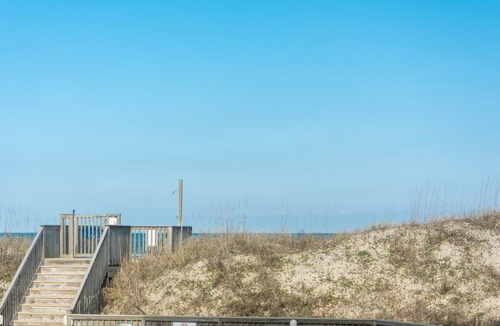 Nags Head Condo | Heron Cove 104S: Oceanfront, Shared Pool
