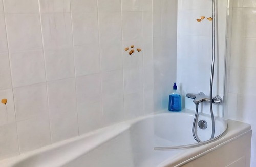 Brucheville Bed & Breakfast | Héron Guest Room with Garden and Wi-Fi