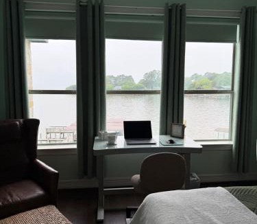Onalaska Apartment | Heron Harbor 3-BR, 2-full bath lake-front condo