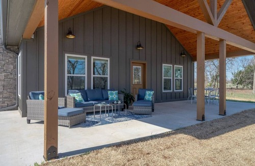 Garvin County Cabin | Heron House - Cabin in retreat-like setting