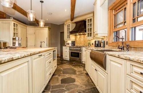 North Frontenac House | Heron Lodge | Lakefront + Hot Tub + Theater Room