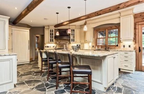 North Frontenac House | Heron Lodge | Lakefront + Hot Tub + Theater Room