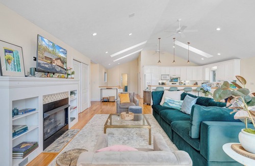 Huddleston House | Heron's Cove - Pet friendly, Private Dock!