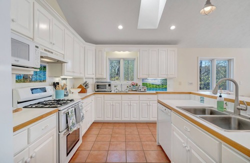 Huddleston House | Heron's Cove - Pet friendly, Private Dock!