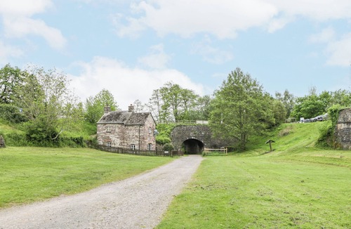Llanvair Kilgeddin Cottage | Heron's Lodge