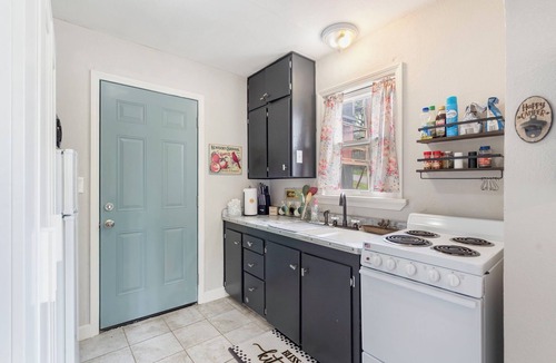 Rockaway Beach Cottage | Herons Lake View Hideaway