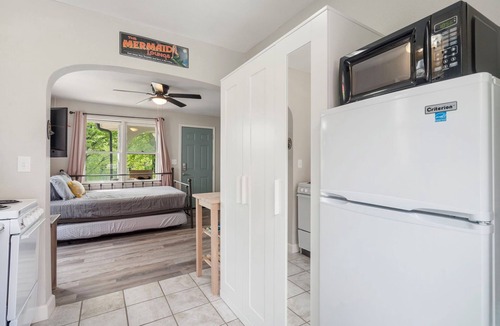 Rockaway Beach Cottage | Herons Lake View Hideaway