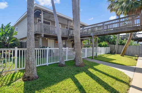 Jamaica Beach Cottage | Herons Nest by Ryson Vacation Rentals