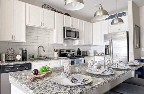 Cornelius Apartment | Herons Perch, Elevators, Pool, Gym