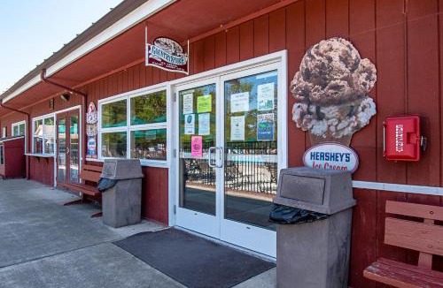 Lebanon Resort | Hershey Camping Resort Loft Park Model 7