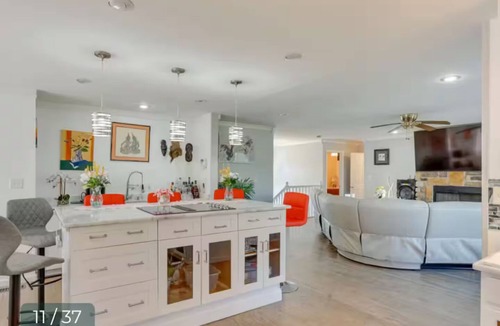 Harrisburg House | Hershey Park Lodge with Jacuzzi and Event Room