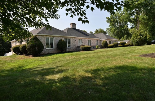 Ono House | Hershey Ranch Retreat: Spacious, luxurious, fun w/fire pit, arcade, game room.