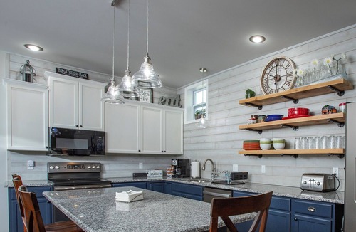 Hummelstown House | Hersheypark 3.4 miles-Open floor plan