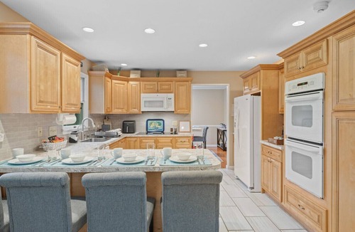 Grantville House | Hersheypark Family Escape | Fire Pit, Yard, EV