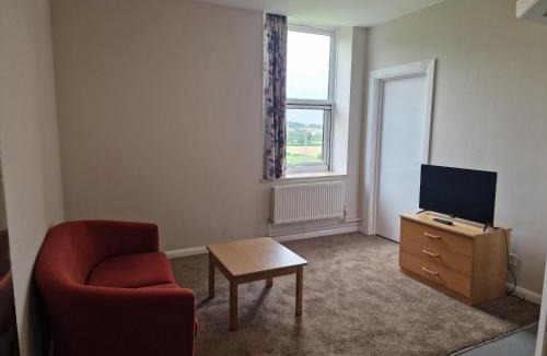 Hailsham Apartment | Herstmonceux Castle - Bader Hall