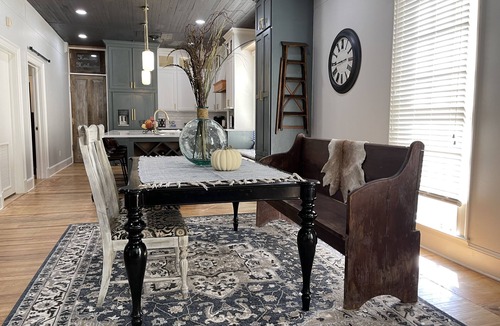 Columbia Cottage | Herstory Home- Cottage BnB