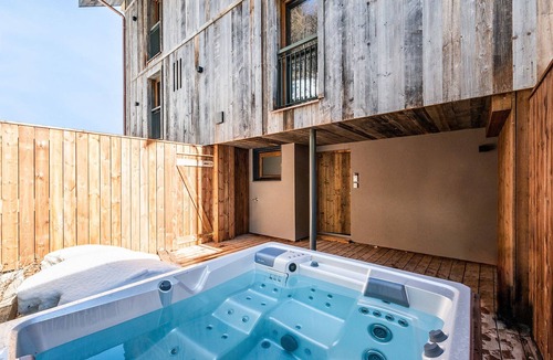 Argentiere Ski Chalet | HERZOG - Modern chalet with fireplace & hot tub