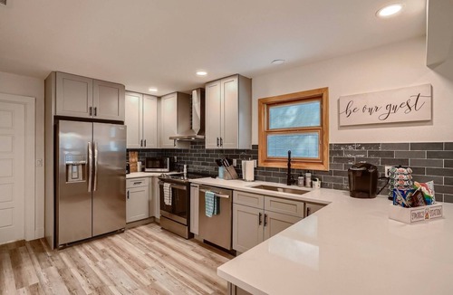 Walnut Crossing House | Hestia: Modern Hideaway Near the Domain