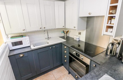 Llanteg House | Heulwen Lodge