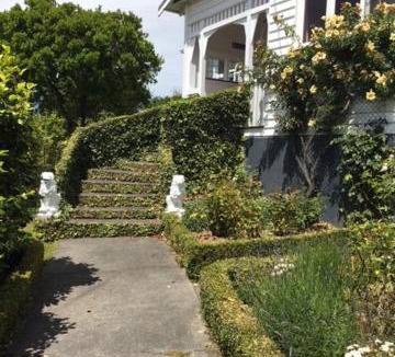 Geraldine Bed & Breakfast | Hewling's Manor