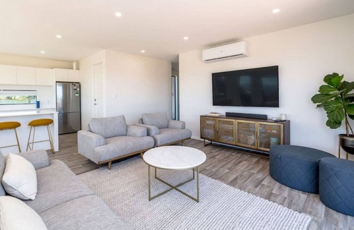 Martinborough Apartment | Hey Syrah Syrah!, Martinborough