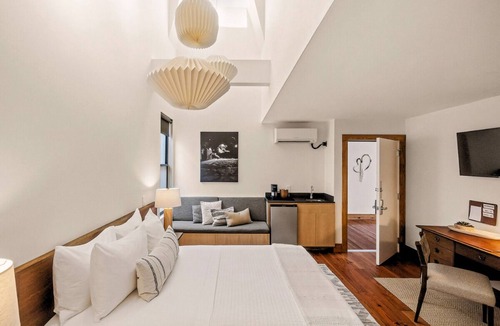 East Cesar Chavez Hotel | Heywood Hotel