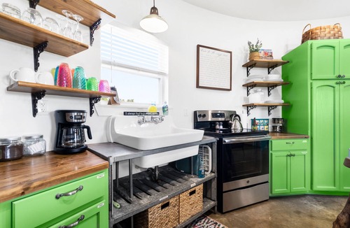Troy House | HGTV-Famous Silo Stay + Llamas Near Waco