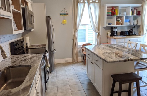 Cape Charles House | HGTV House! 2 Blocks to Beach- 2024 New Bathroom!