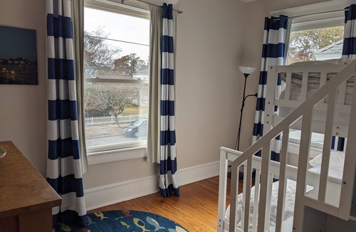 Cape Charles House | HGTV House! 2 Blocks to Beach- 2024 New Bathroom!