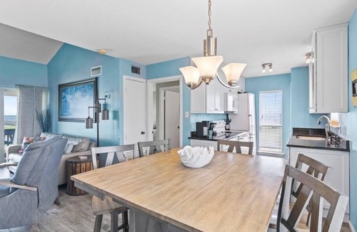 Sailhouse Apartment | HGTV's Beachfront Bargain Hunt on the water in Rockport