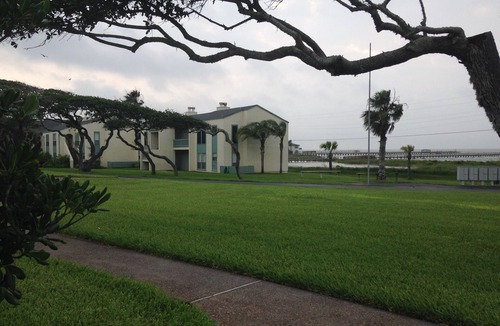 Sailhouse Apartment | HGTV's Beachfront Bargain Hunt on the water in Rockport