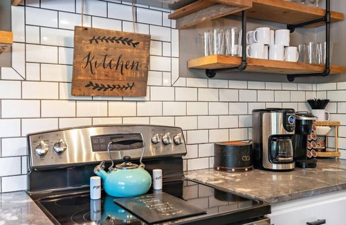 North Waco House | HGTV’s “LITTLE HOUSE” w/huge deck and grill