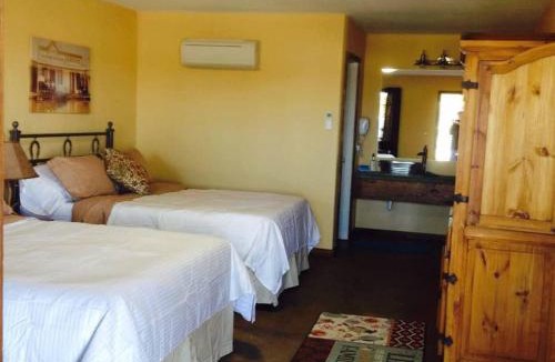 Seymour Hotel | HH Creek Inn