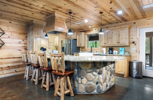 Hochatown Cabin | Hi Bear Nation Lodge in Hochatown/Broken Bow, OK