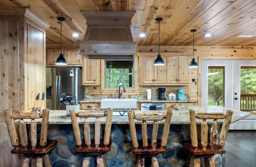 Hochatown Cabin | Hi Bear Nation Lodge in Hochatown/Broken Bow, OK