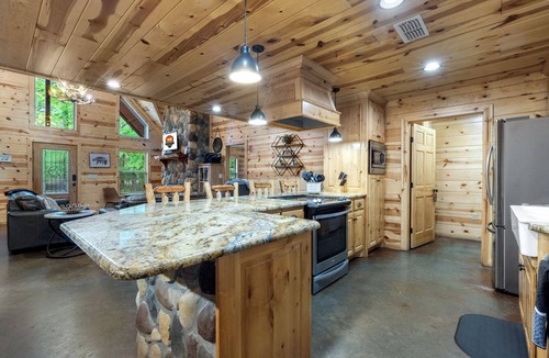 Hochatown Cabin | Hi Bear Nation Lodge in Hochatown/Broken Bow, OK