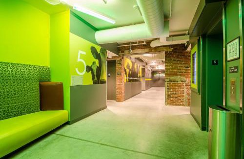 Theatre District Hostel | HI Boston Hostel