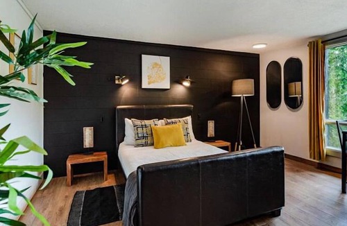 Sainte-Lucie-des-Laurentides Apartment | HILDA'S NEST-Lake/ Spa/ Nature