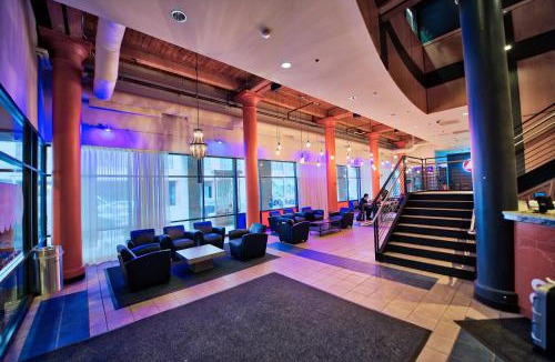The Loop Hostel | HI Chicago Hostel