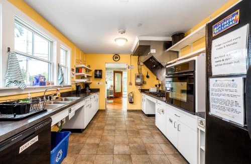 Hyannis Hostel | HI Hyannis Hostel