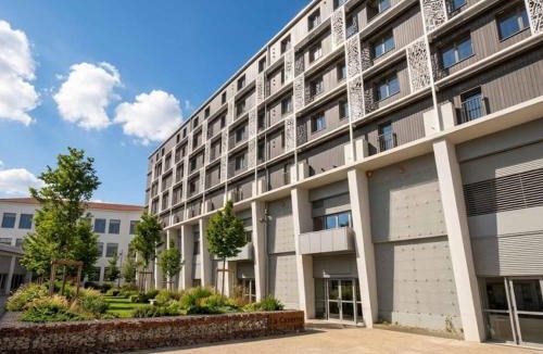 Poitiers Hostel | HI Poitiers - La Caserne